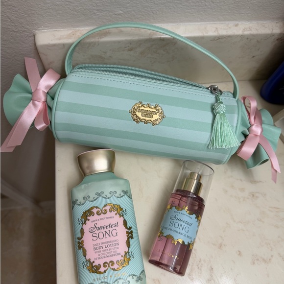 Bath and Body Works Coquette Bag sweet pea purse BBW - Picture 1 of 8